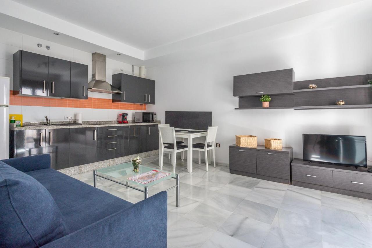 First Floor Near Macarena Church Apartment *