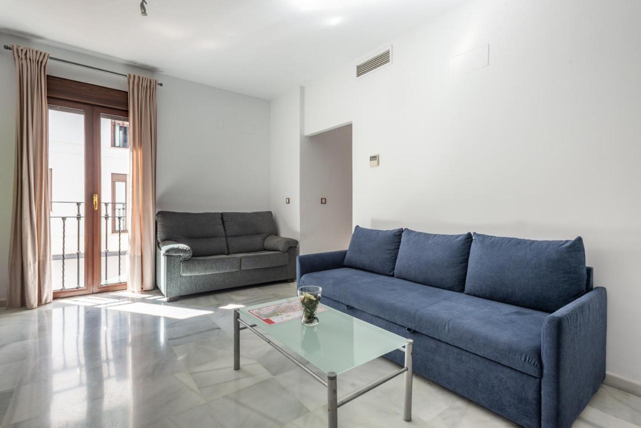 Apartment First Floor Near Macarena Church *