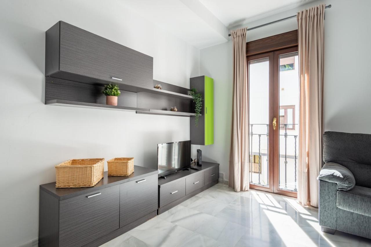 First Floor Near Macarena Church Apartment