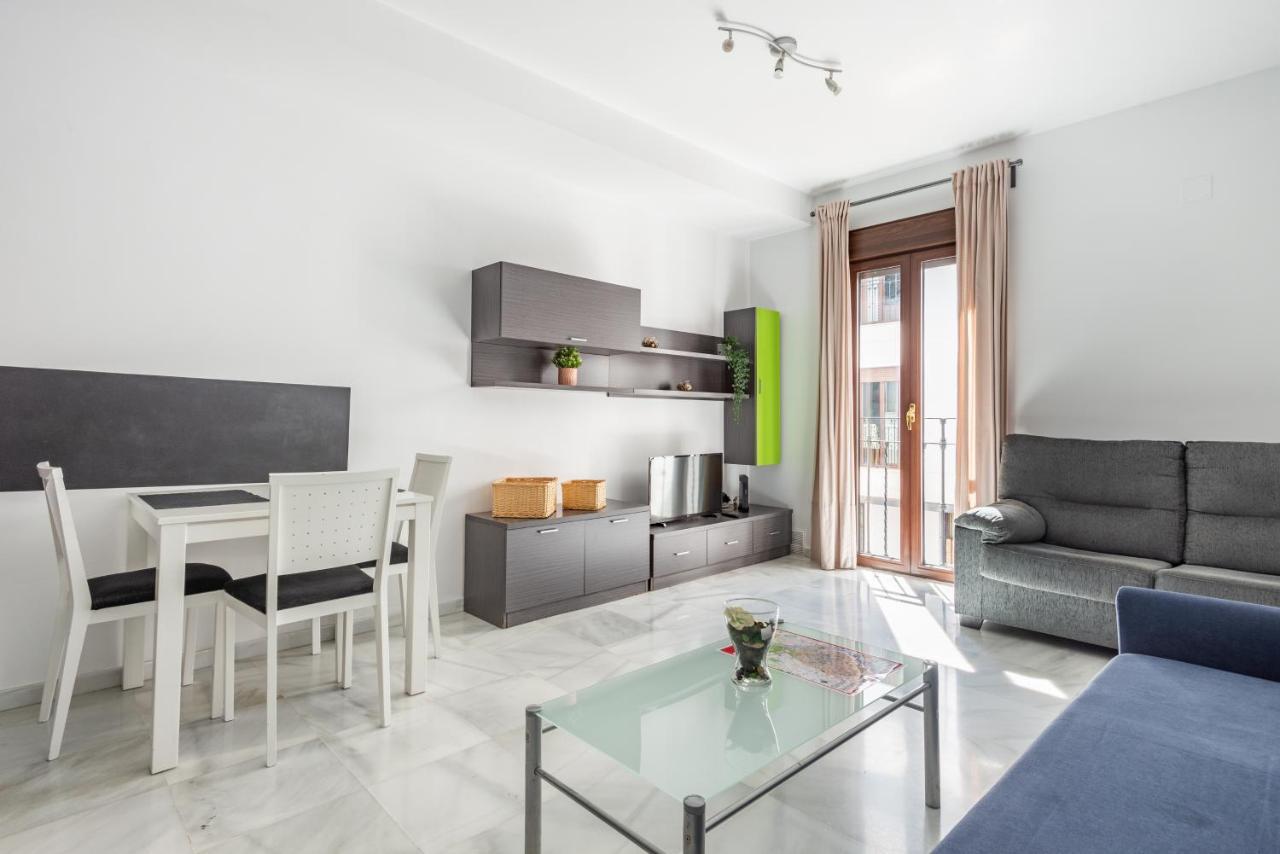 First Floor Near Macarena Church Appartement